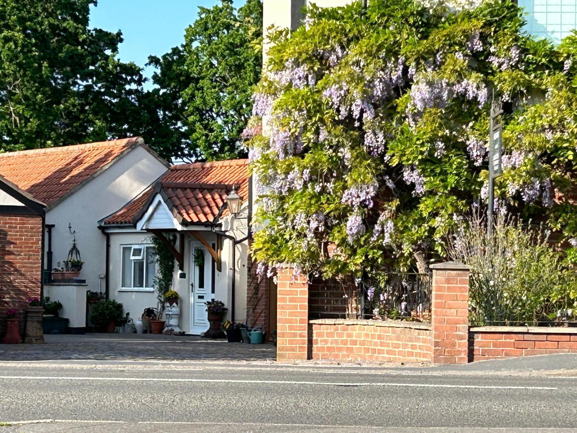 Acorn Cottage โอลเลอร์ตัน ภายนอก รูปภาพ